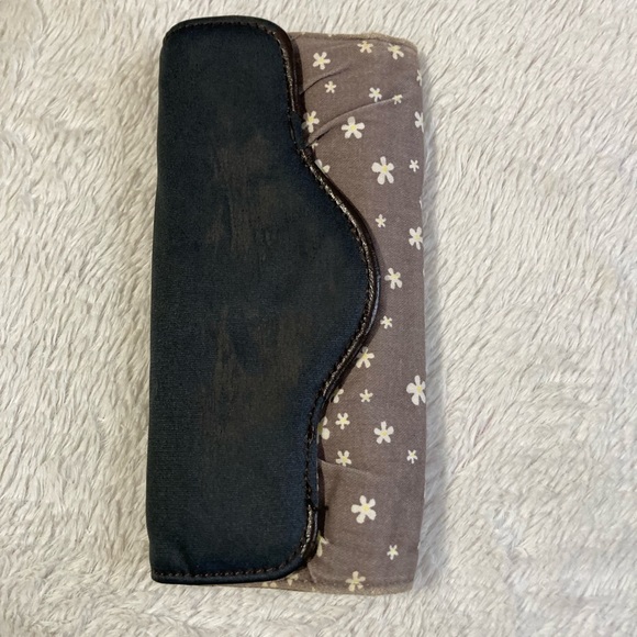 Thirty one . Cute floral wallet. - Picture 7 of 8
